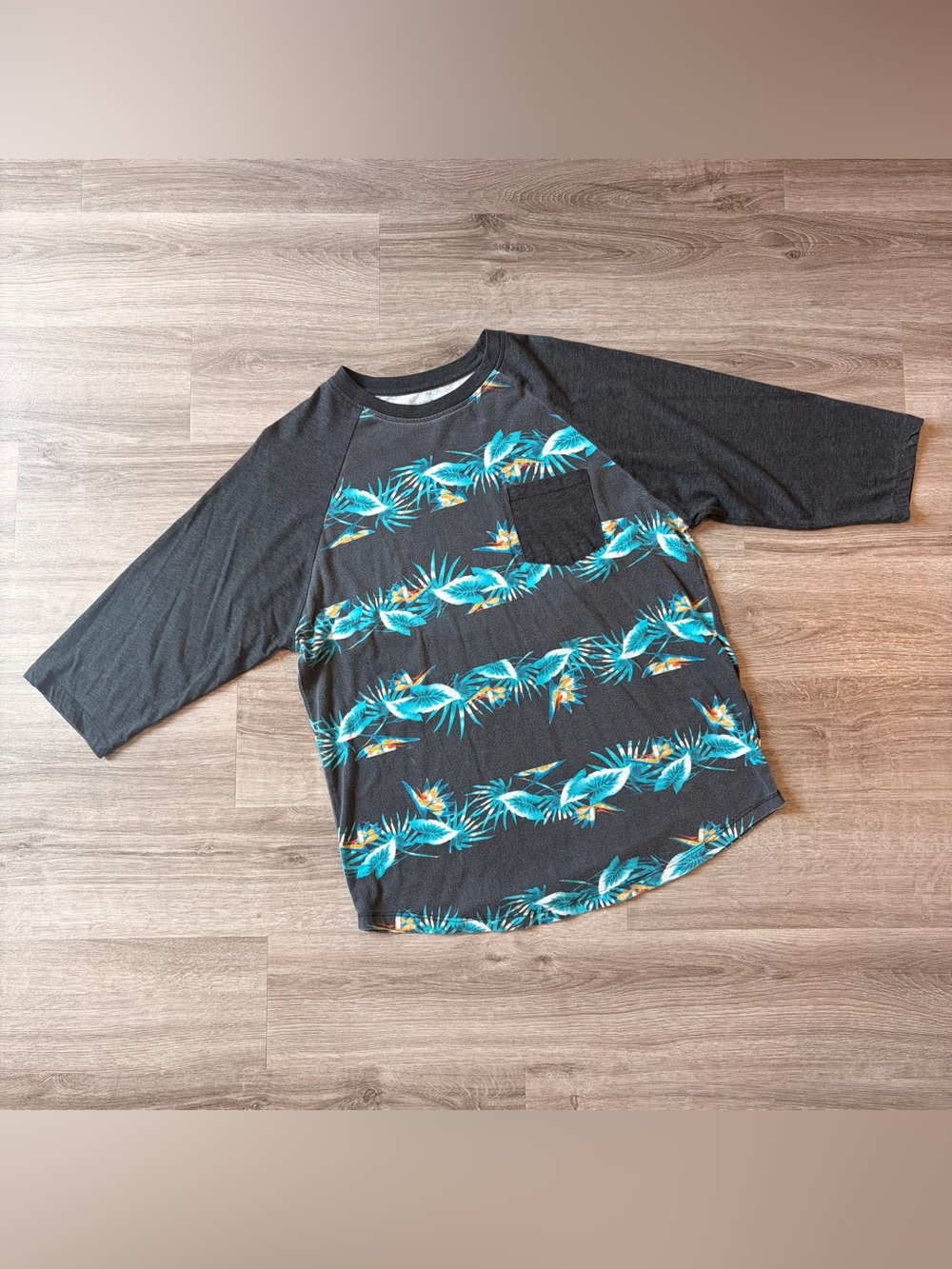 Retrofit tropical print henley shirt